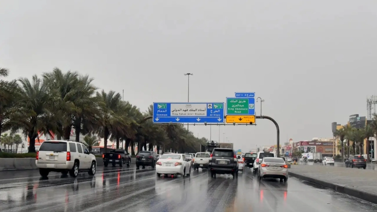 توقعات الأرصاد تحذر من أمطار رعدية ورياح قوية تضرب مناطق المملكة